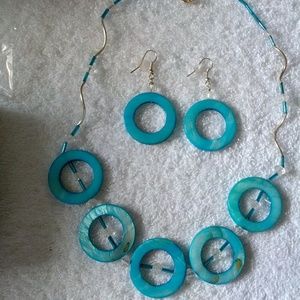 Necklace/earnings set